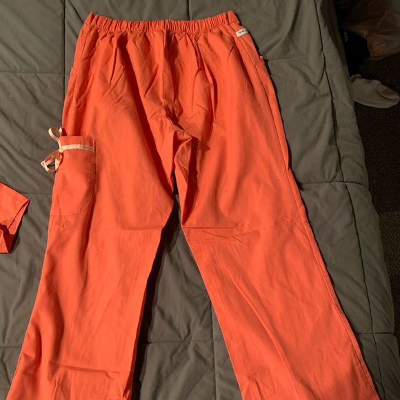 Salmon/peach Barco Scrub set - Picture 7 of 8